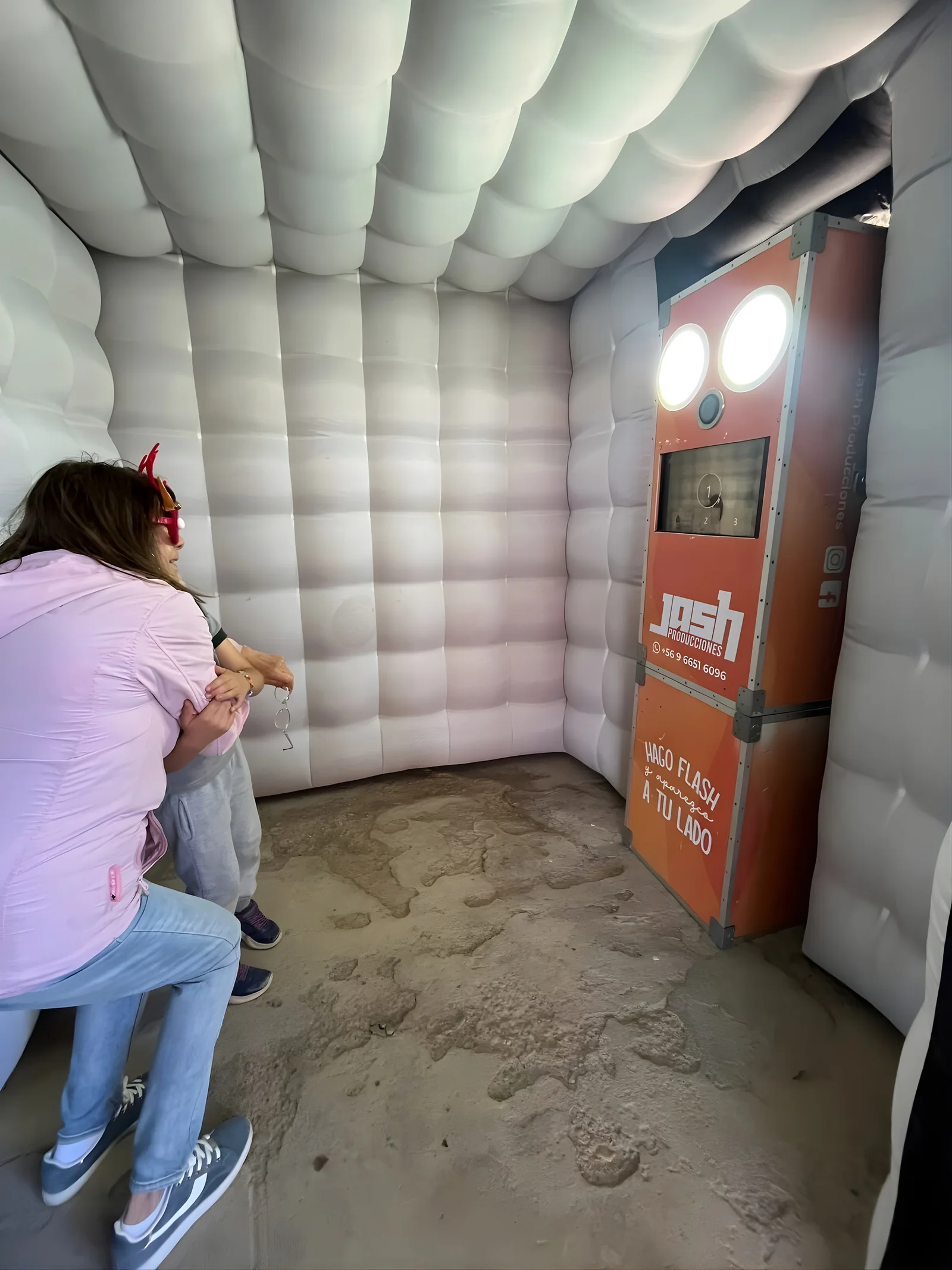 Cabina fotográfica real de JASH Producciones para eventos