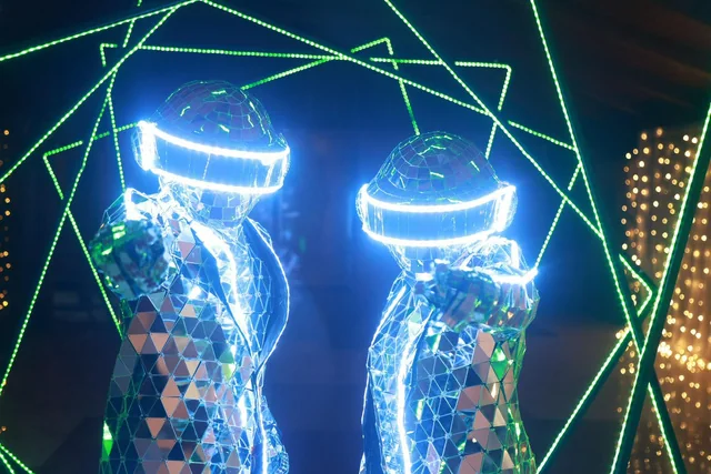 Robots Mirror reales de JASH Producciones