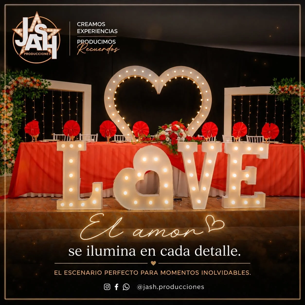 Montaje de matrimonio con letras LOVE iluminadas y decoración floral de JASH Producciones